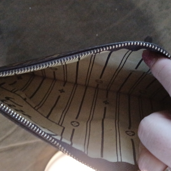 LV med size money purse - Picture 4 of 6